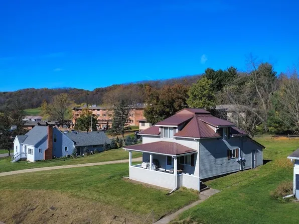 1304 W Seminary St, Richland Center, WI 53581