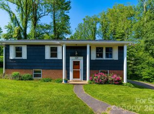 1226 Pinebrook Cir, Hendersonville, NC 28739