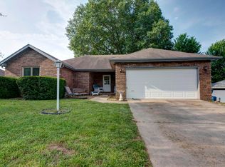 512 E Baldknobber St, Nixa, MO 65714