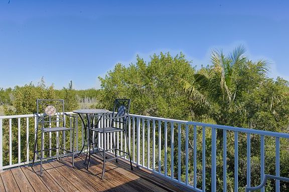 5th image of 696 Sea Oats Dr