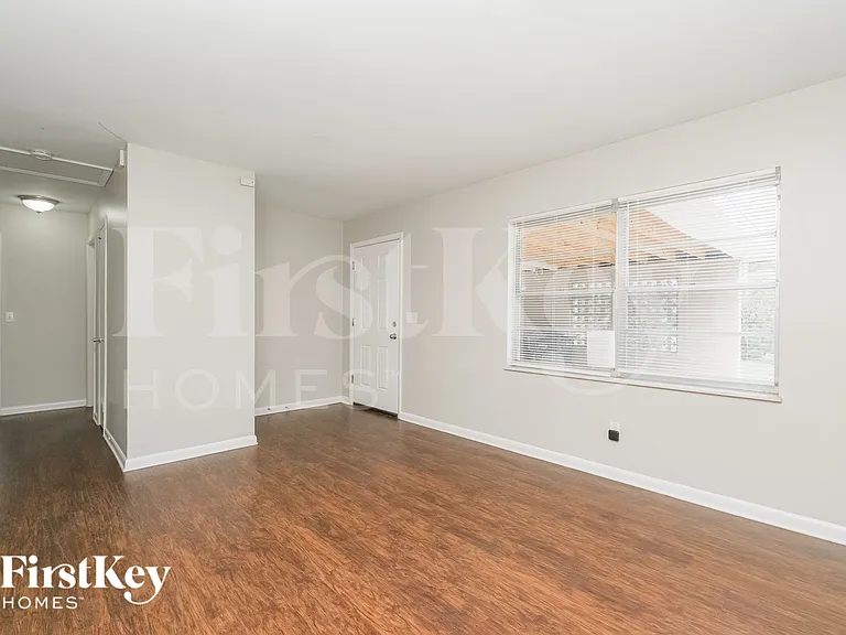 9331 Forest Hills Dr — Photo 3