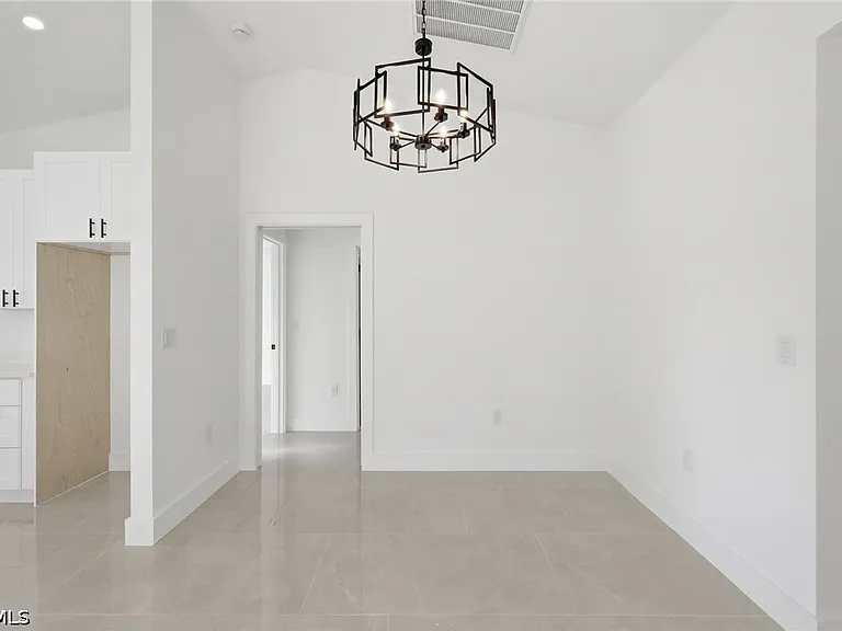 2105 NE 1st Ave — Photo 35