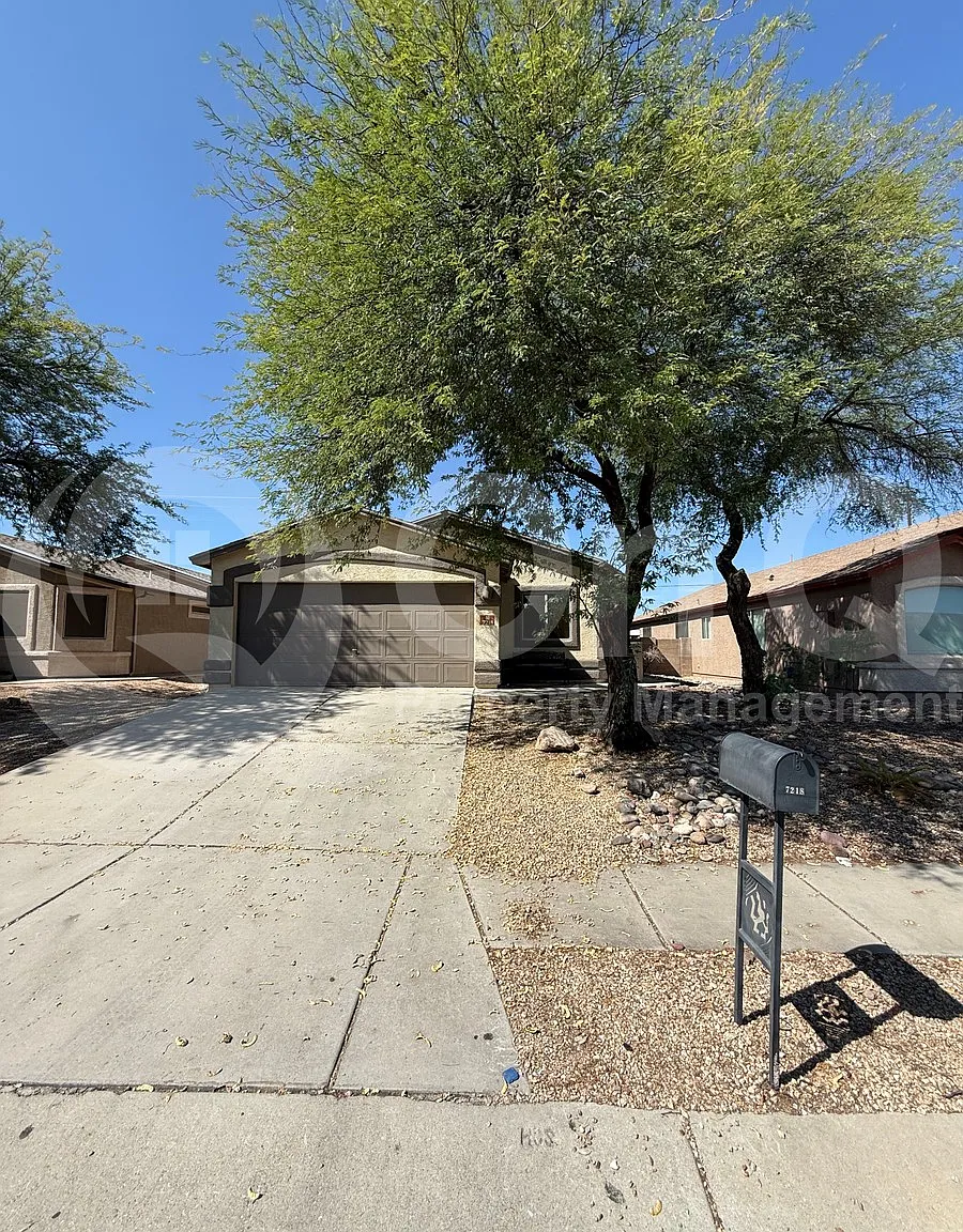 4 bed, 2.0 bath, 1538 sqft, $1,799 — Photo 3
