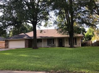 109 Country Club Dr, Benton, LA 71006