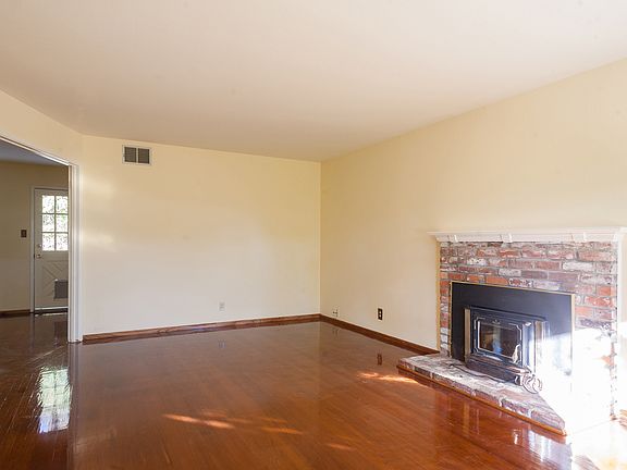 2nd image of 3159 Keith Dr