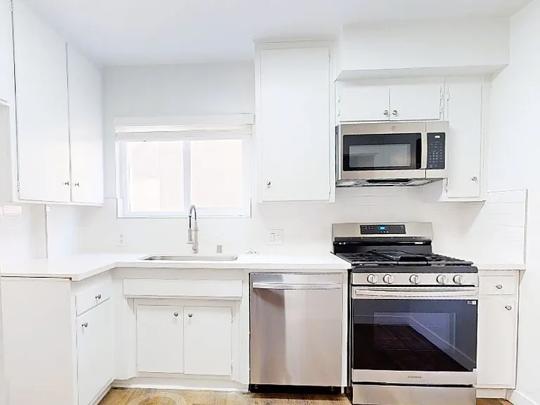 1815 N. Harvard Blvd — Photo 22