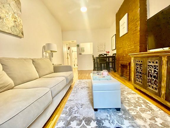 3rd image of 37 W 71st St APT 4B