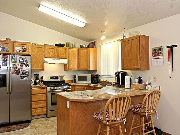 4th image of 755 W Bellflower Ln
