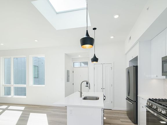 2nd image of 1909 E Dauphin St #3R