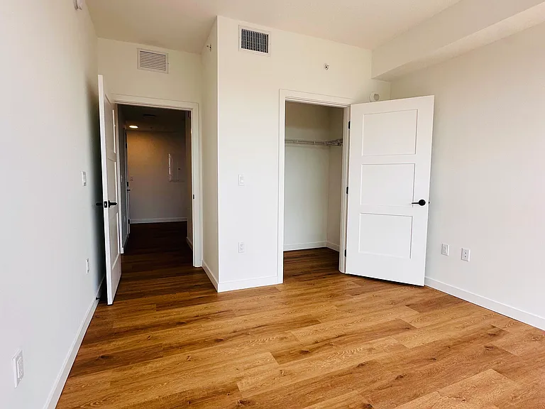 1648 NE 124th St #701 — Photo 13