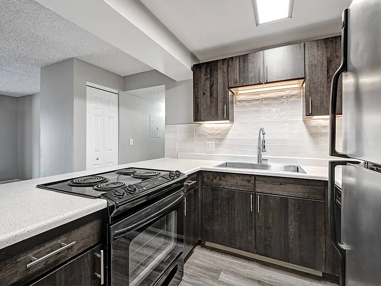 Summit Riverside — Photo 30