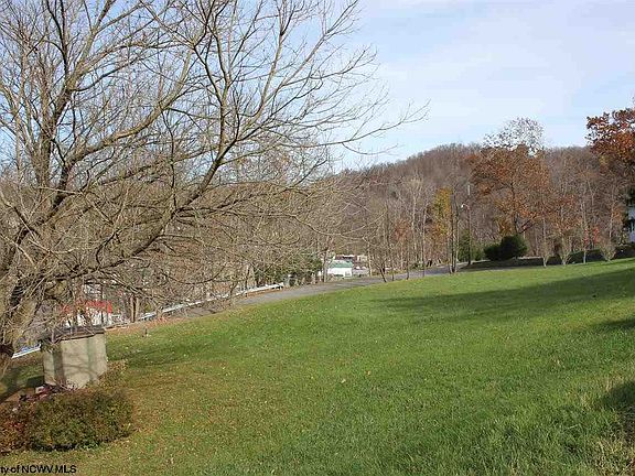 3rd image of 616 Hillwood Dr