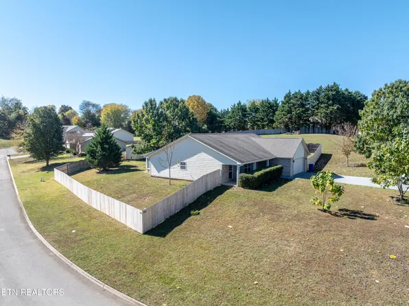 2910 Country Meadows Ln, Maryville, TN 37803
