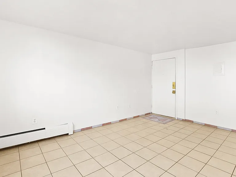 Camelot Apartments — Photo 33
