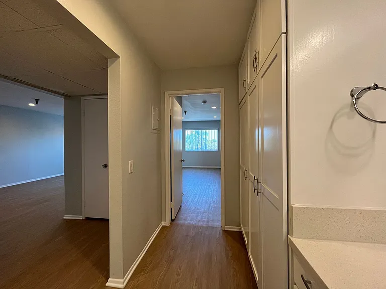 110 S Sweetzer Ave — Photo 105
