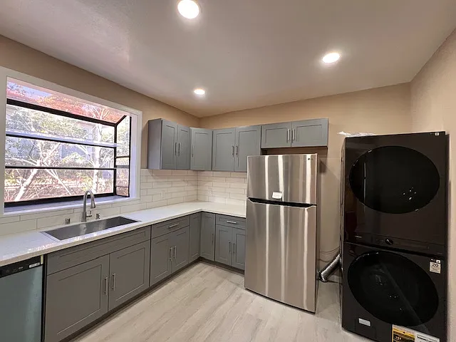 2065 Alameda Ave — Photo 10