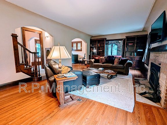 2nd image of 1720 Hillcrest Ave