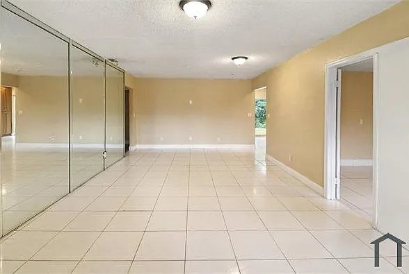 4 bed, $3,667 — Photo 2