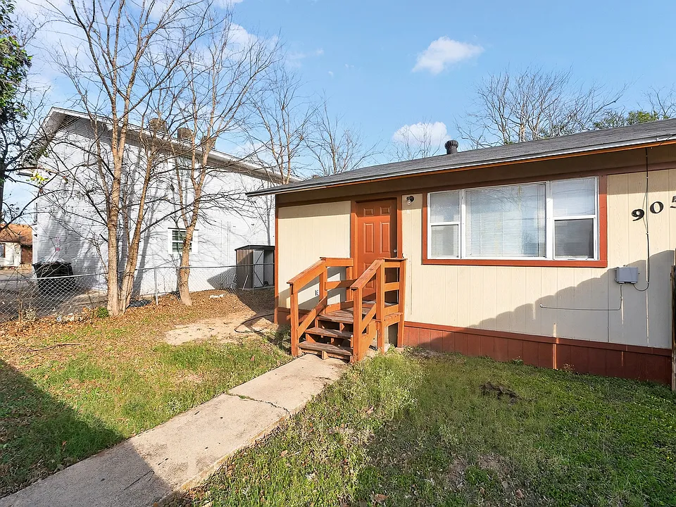 905 Parmer Ave #A