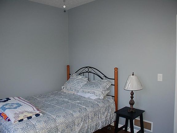 3rd image of 16062 Falmouth Dr