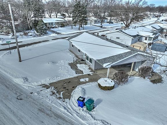 3rd image of 110 W Manchester Dr