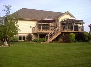 W243N2715 Creekside Ct, Pewaukee, WI 53072