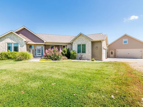 4637 Reid Dr, Wamego, KS 66547