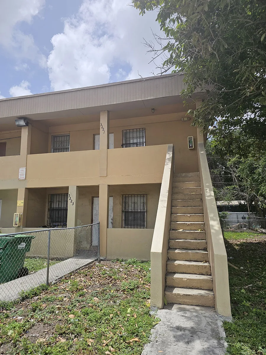 Building Photo - 3225 NW 48th St #3221