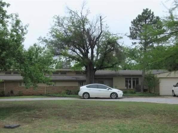 1700 Coventry Ln, Nichols Hills, OK 73120