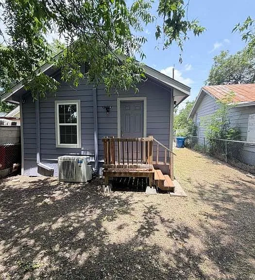 1812 Ruiz St — Photo 6