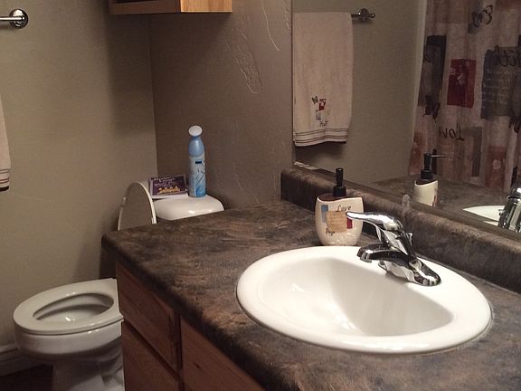 2nd bathroom upstairs 