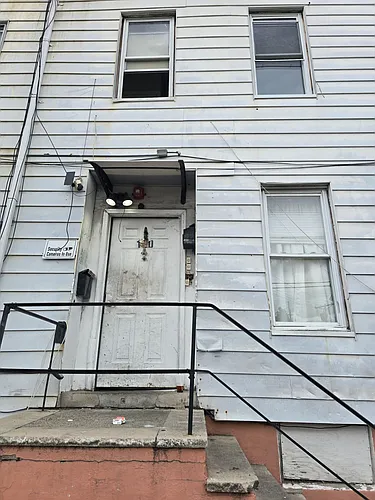 113 Lyon St Photo 1