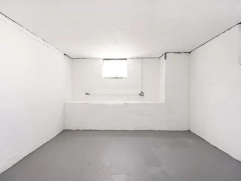 275 E York St — Photo 23