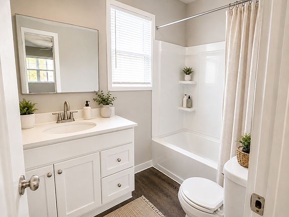 4th image of 1405 Moore St #3
