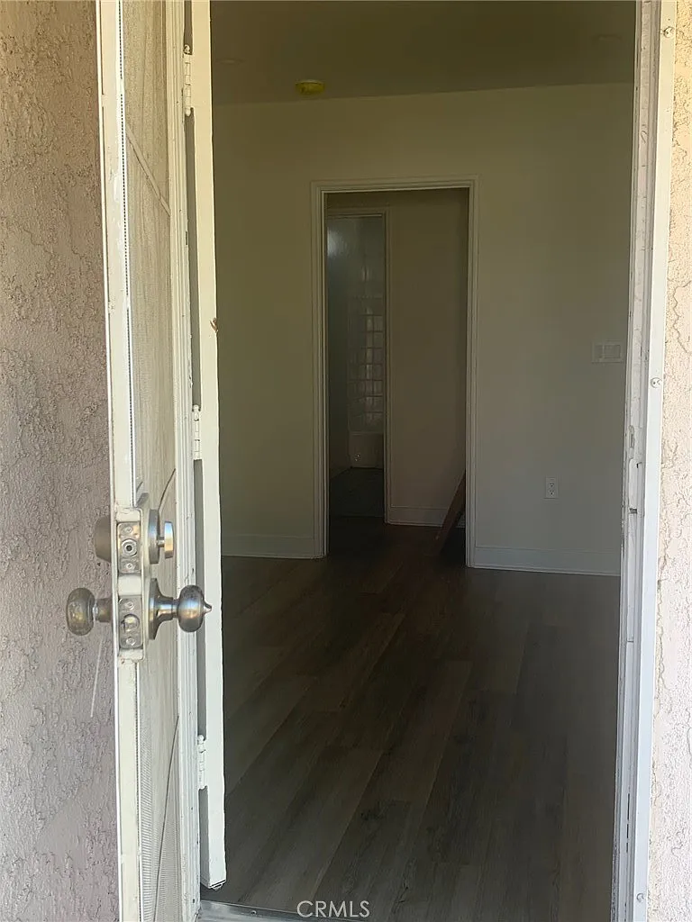 2 bed, 725 sqft, $2,300 — Photo 2