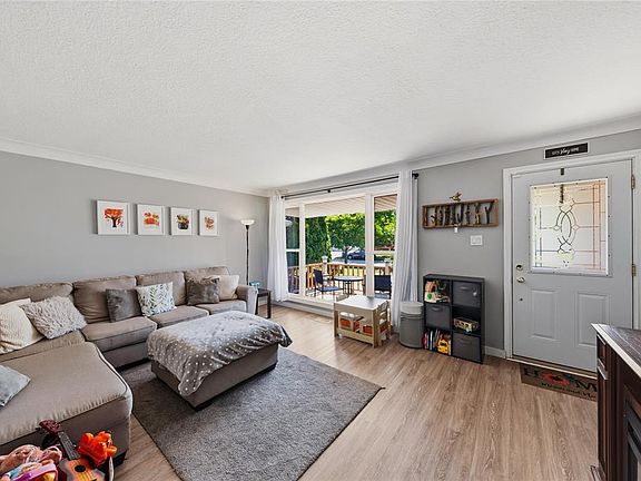 3rd image of 97 Grey Cres