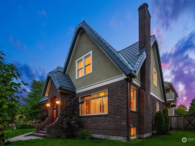 7957 9th Avenue SW, Seattle, WA, 98106