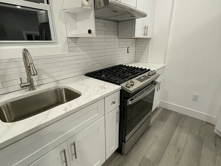410 Port Richmond Ave #2 — Photo 7