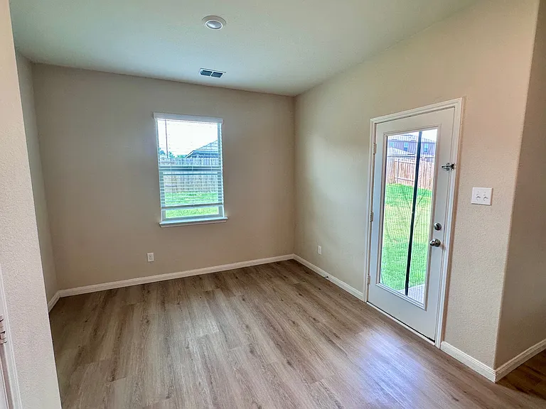 314 Foster Ln — Photo 6