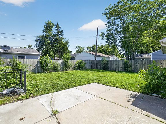 4th image of 4013 Twin City Dr