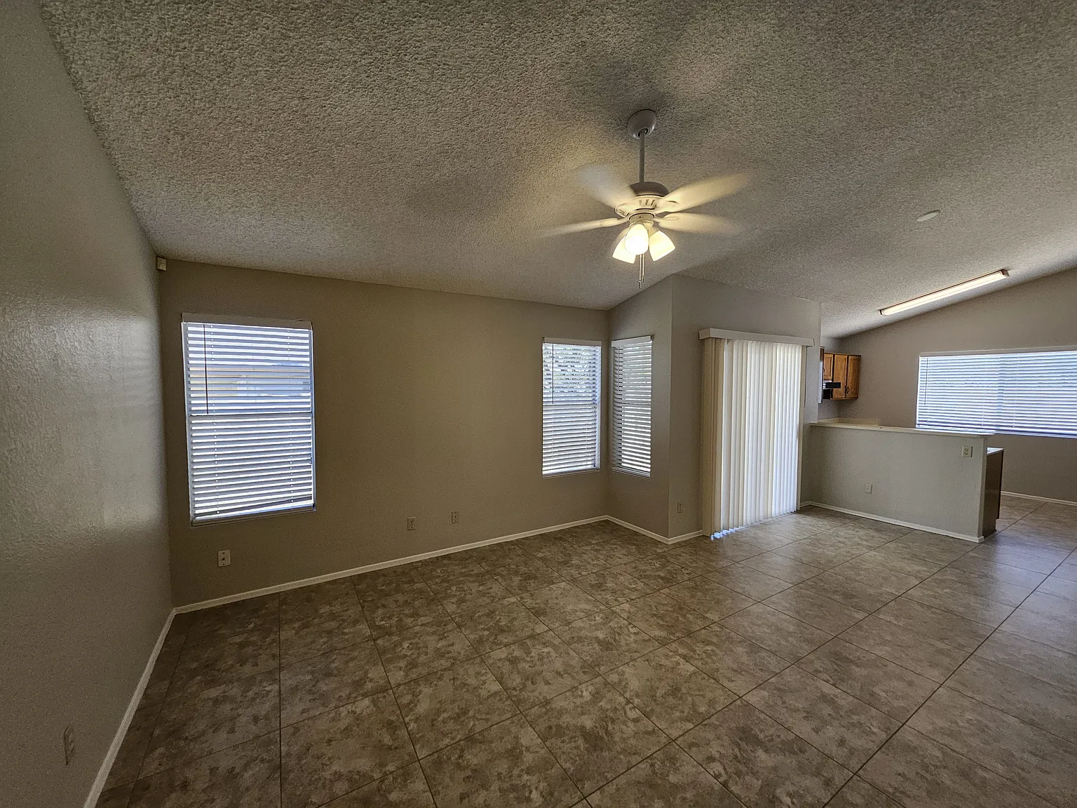 2 bed, 877 sqft, $1,695 — Photo 2