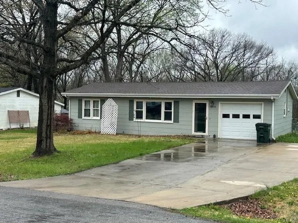 3038 Iowa St, Leavenworth, KS 66048