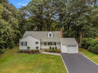 14 Woodlawn Dr, Trumbull, CT 06611