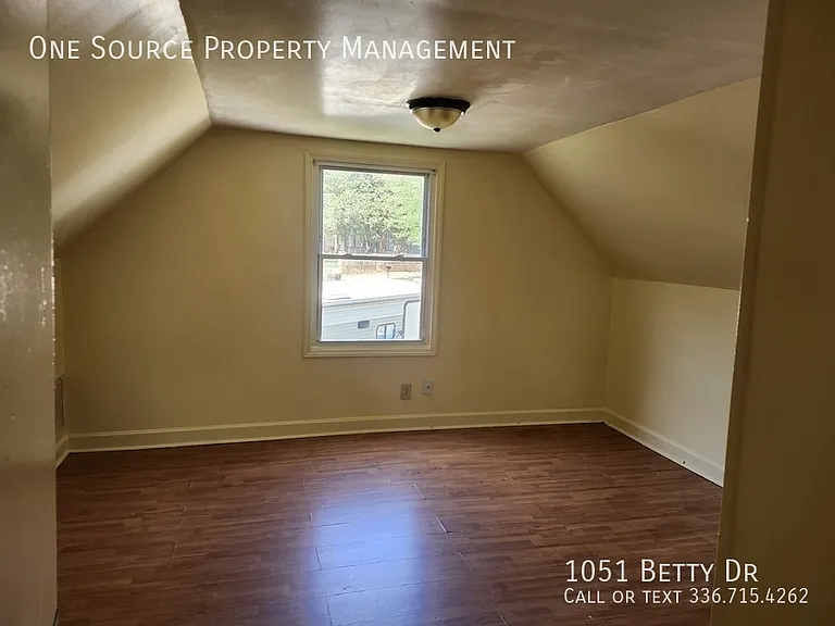 1051 Betty Dr — Photo 8