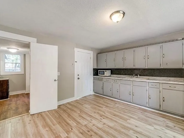 406 N San Marcos St — Photo 6
