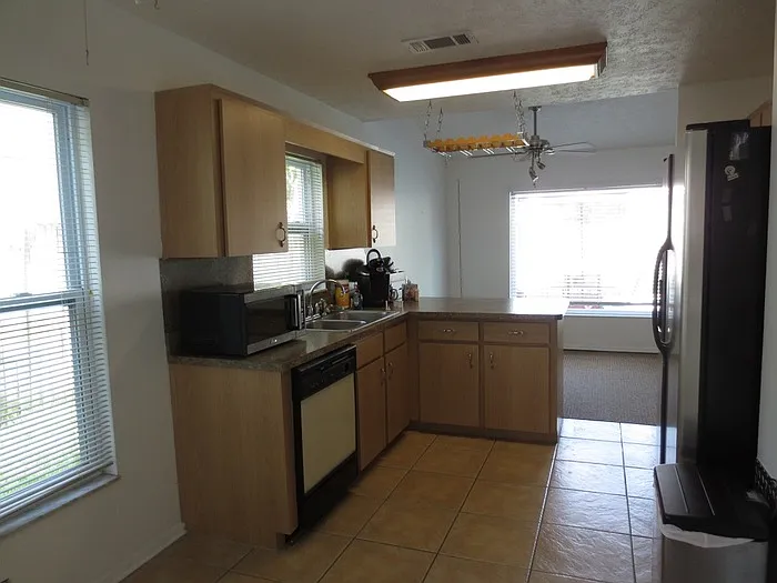 6713 S Sheridan Rd — Photo 6