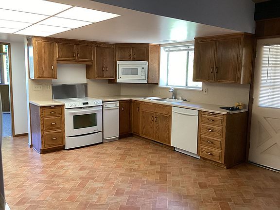 4th image of 271 Bowen Ave