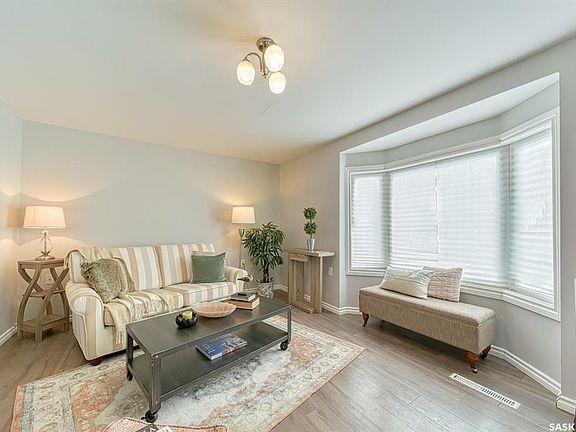 2nd image of 568 Athabasca St E