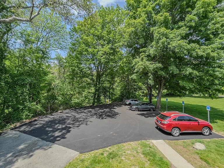 Fitchville Inn Apts. — Photo 13
