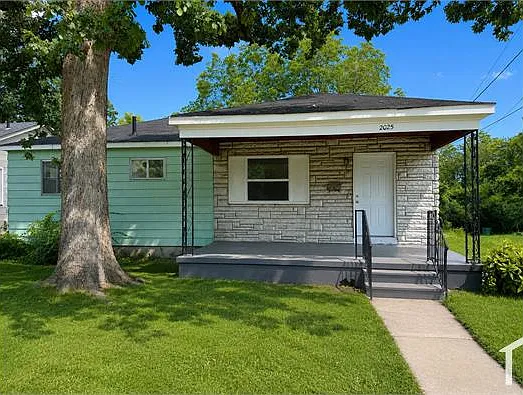 2025 Woodrow Dr — Photo 1